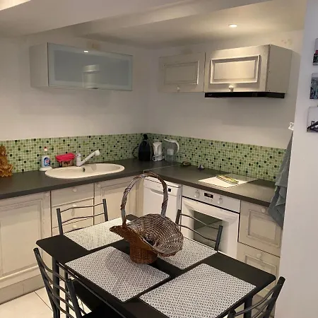 Apartment Ravissant Studio Au Centre De Les Pin Proche Marseille, Aix, Toulon, Plages Cuges-les-Pins