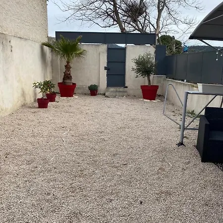 Ravissant Studio Au Centre De Les Pin Proche Marseille, Aix, Toulon, Plages