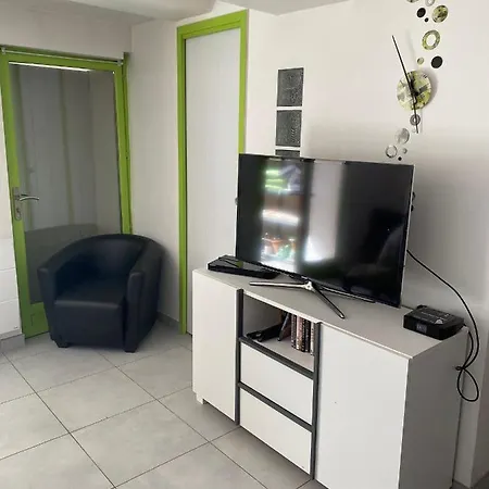 Apartment Ravissant Studio Au Centre De Les Pin Proche Marseille, Aix, Toulon, Plages